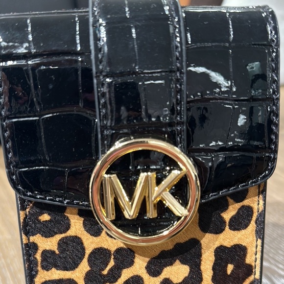 MICHAEL KORS
Carmen SM Printed Calf Hair and Crocodile Embossed Faux Leather Bag - Picture 10 of 11